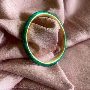 Malachite & Shiny Brass Bracelet